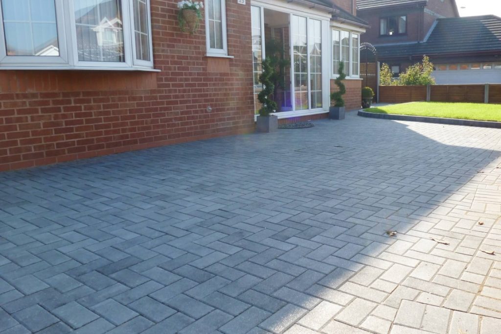 Laying Your Own Paving on Driveway or Patio